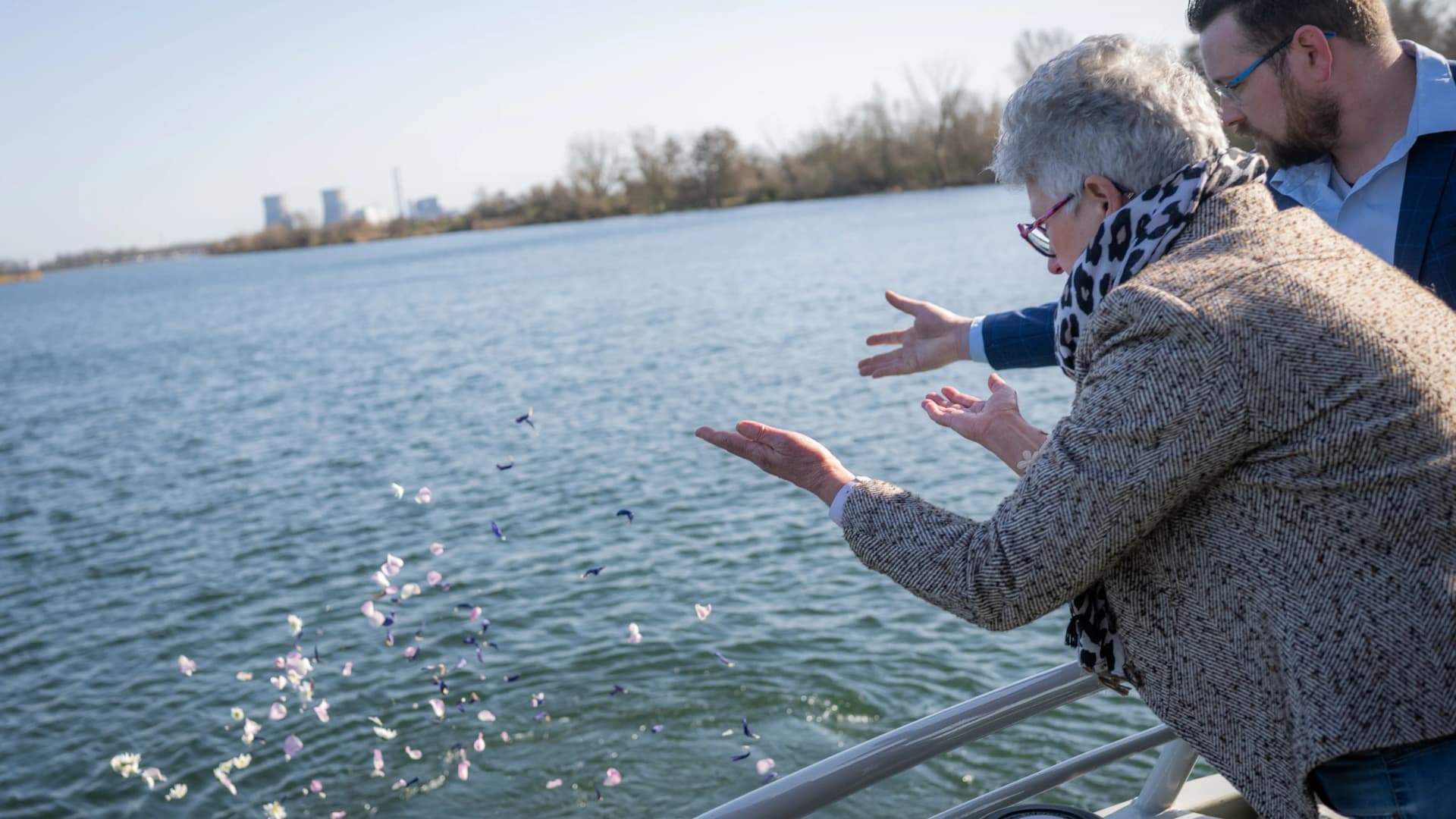 Uitgelichte afbeelding van: Muziek bij een asverstrooiing op het water-rederij Cascade