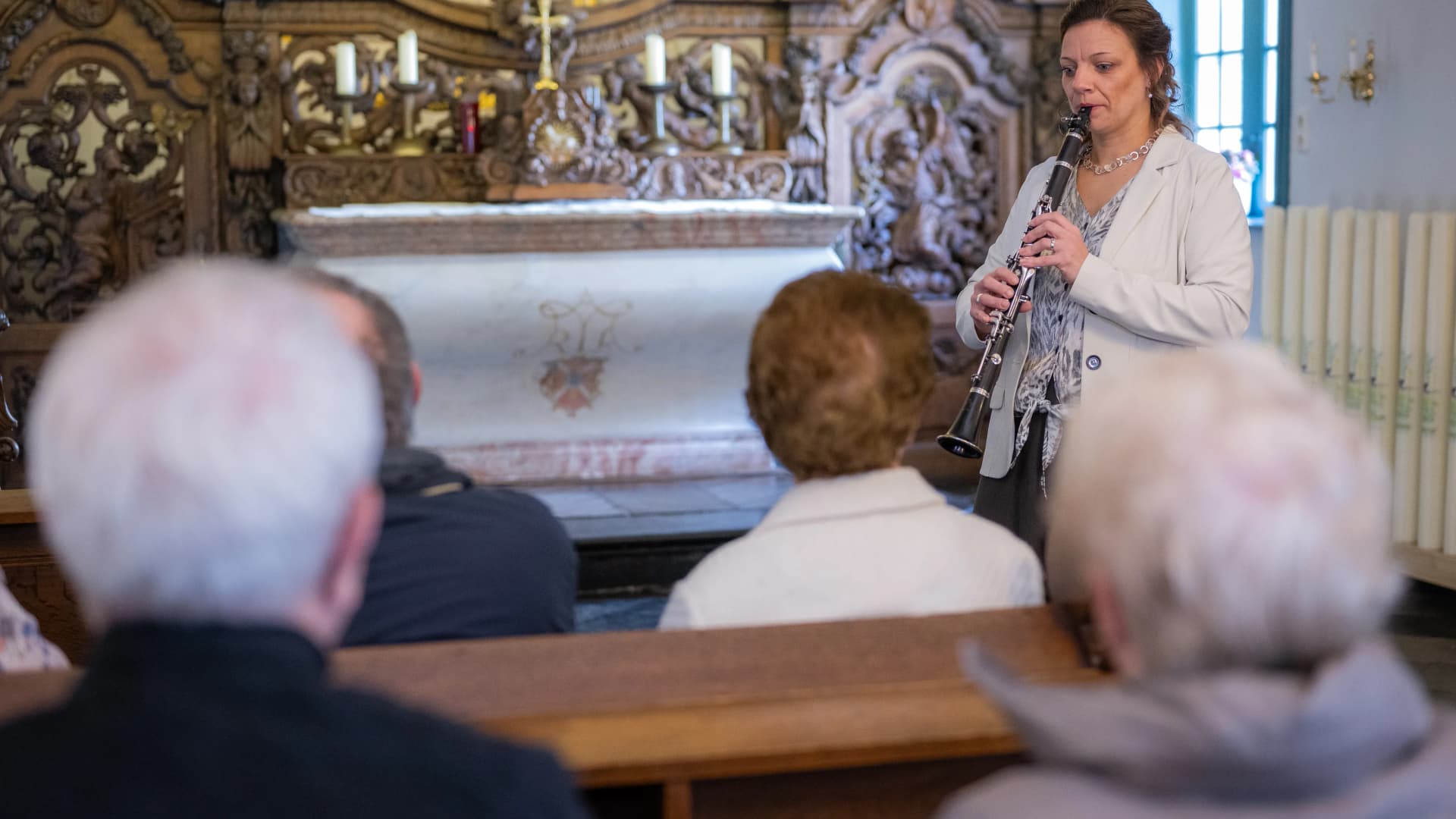 Uitgelichte afbeelding van: Hoe kies je de juiste muziek voor een herdenkingsdienst?